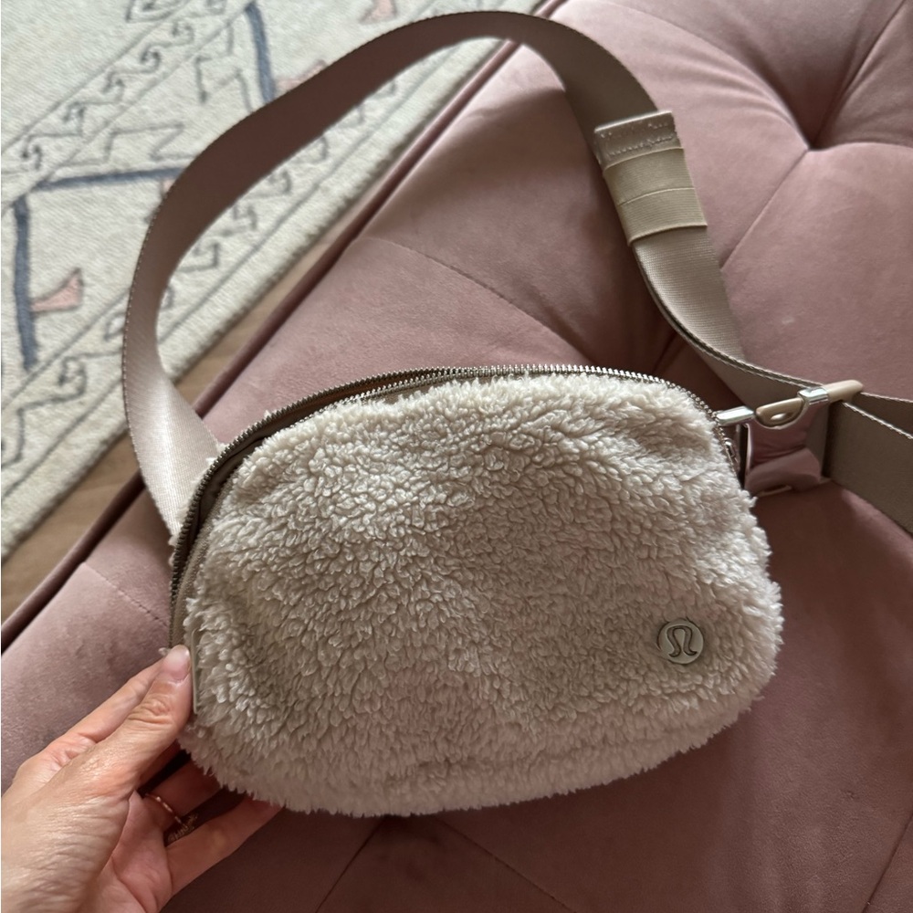 Lululemon Sherpa Crossbody Bag